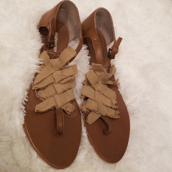 Shoe - Picture 2 of 4